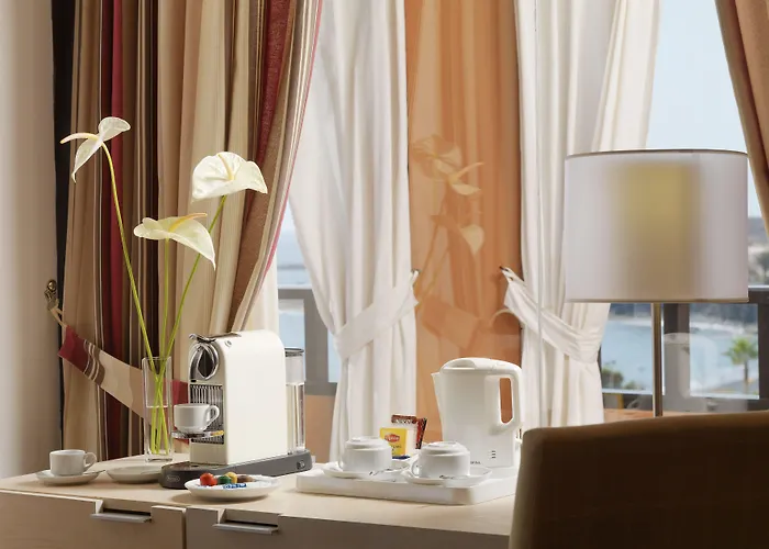 H10 Palace Szálloda 4*