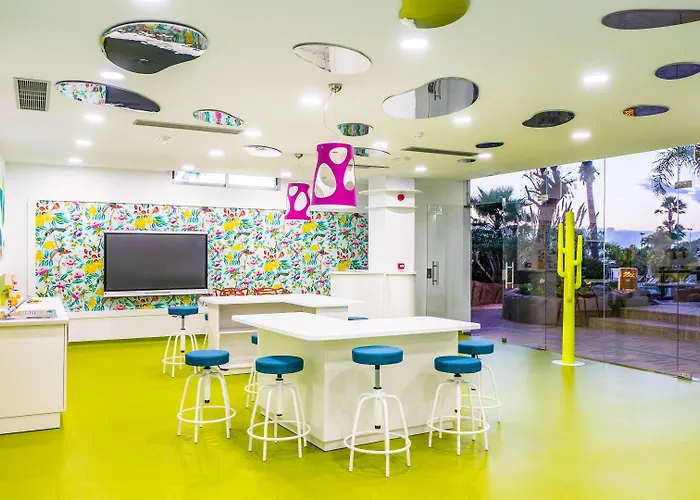 H10 코스타 아데헤 팰리스 4* 아데제